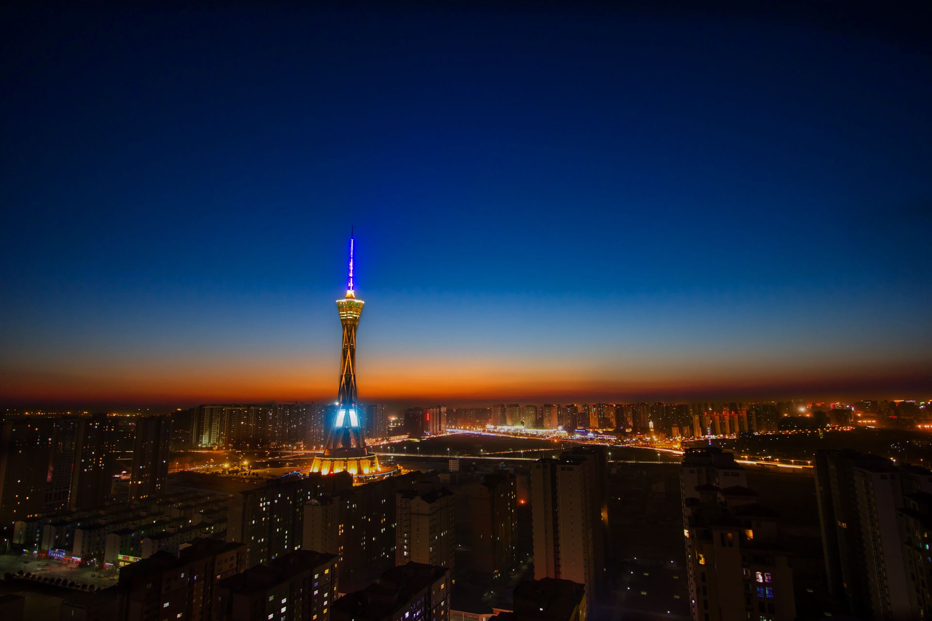“在服务区，我朋友上厕所后，不见了”……