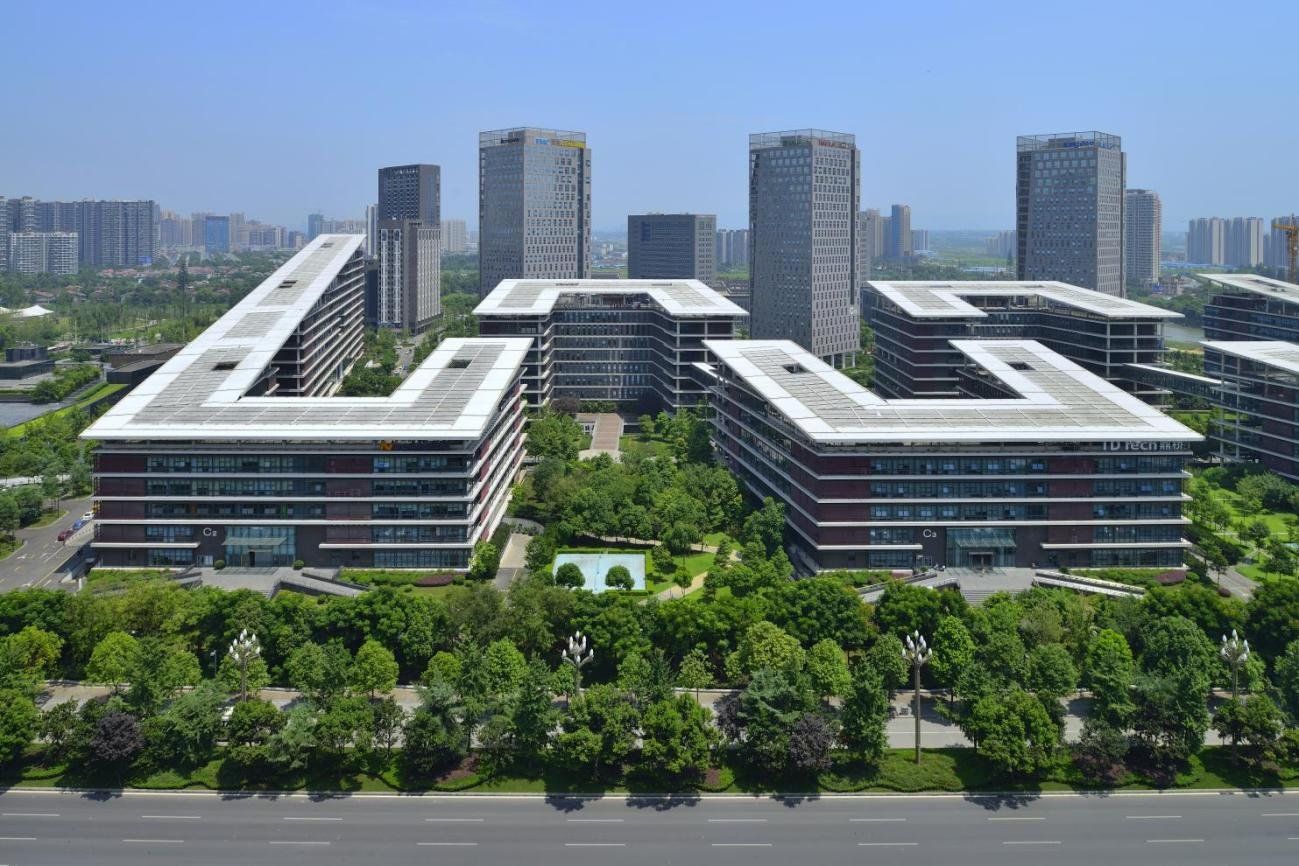 从百亿票房到千万馆藏，高投置业的共生美学实践 中国当代艺术高新联展今日启幕